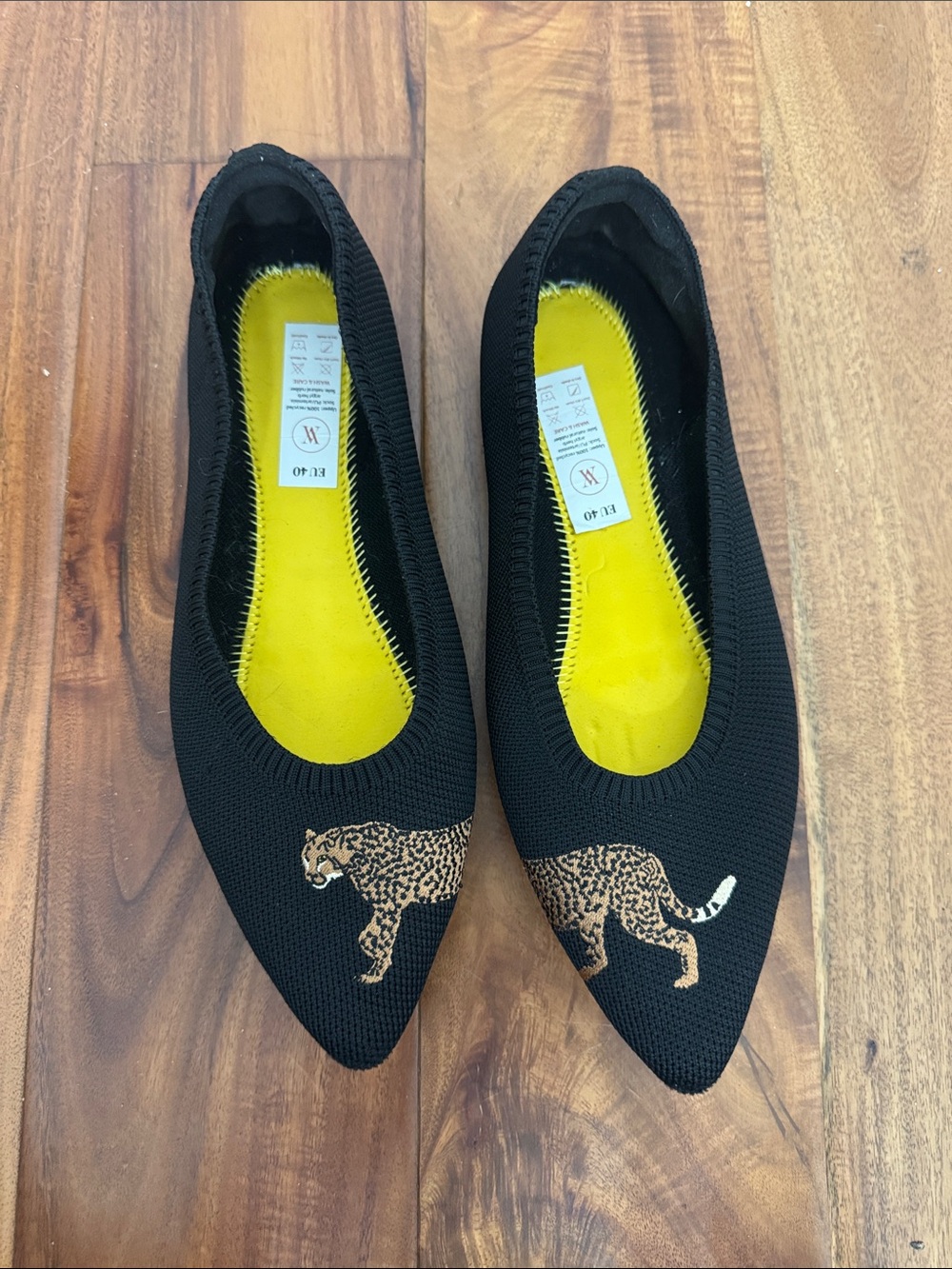 Black Pointed Knit Flats with Leopard Motif